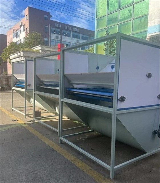 冬季送溫暖，艾思捷蝸輪減速機為羽絨服充絨機上提供動力支持 (2).jpg