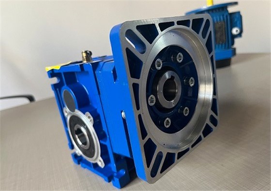 艾思捷技術(shù)教您蝸輪蝸桿減速機(jī)怎么選一款合適的伺服電機(jī)配套？ (3).jpg