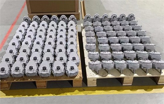 艾思捷發(fā)貨山東一批制冰機專用減速機 .jpg 艾思捷發(fā)貨山東一批制冰機專用減速機 .jpg