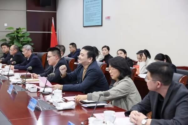 艾思捷顧總參加德清召開第十七期親清直通車·政企懇談會(huì) (2).jpg