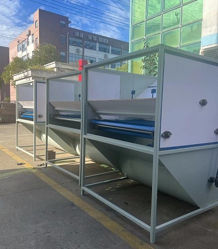 冬季送溫暖，艾思捷蝸輪減速機為羽絨服充絨機上提供動力支持 (2).jpg