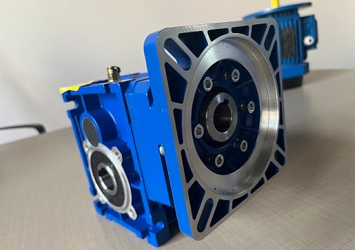 艾思捷技術(shù)教您蝸輪蝸桿減速機(jī)怎么選一款合適的伺服電機(jī)配套？ (3).jpg