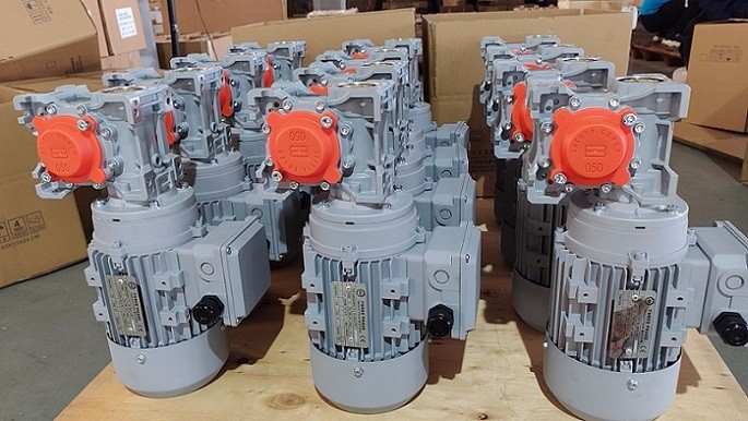 艾思捷發(fā)貨一批SJMRV050蝸輪蝸桿減速機至四川成都 (2).jpg